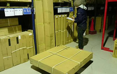 当社倉庫にて商品を保管