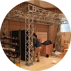 イベント会場展示ブース設営（トラス）・照明取付